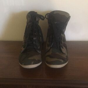 Camouflage Lace-Up Women's Sneakers